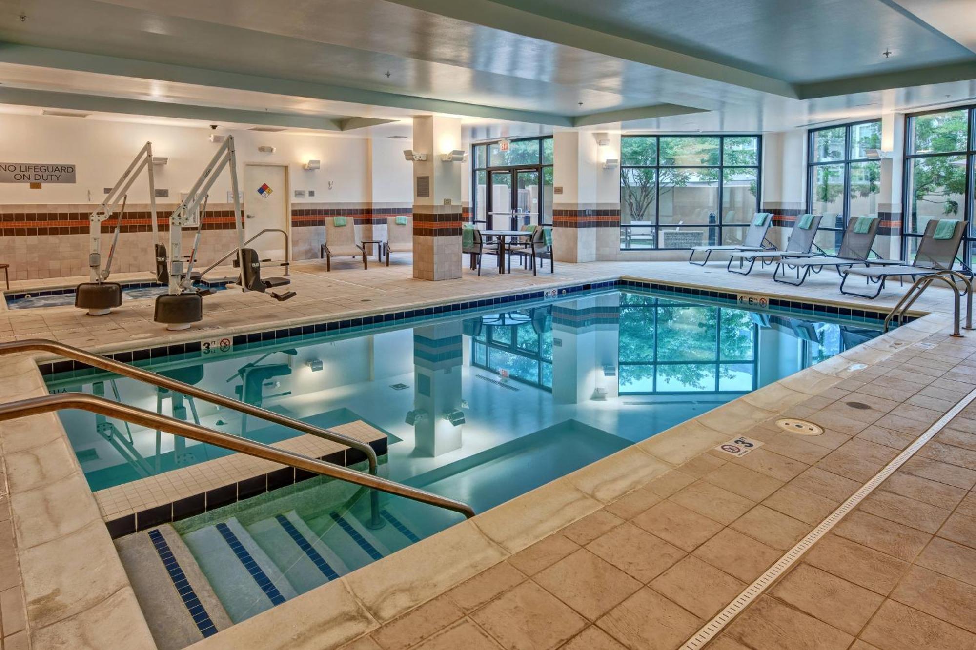 Courtyard Newport News Airport Hotel Exterior foto