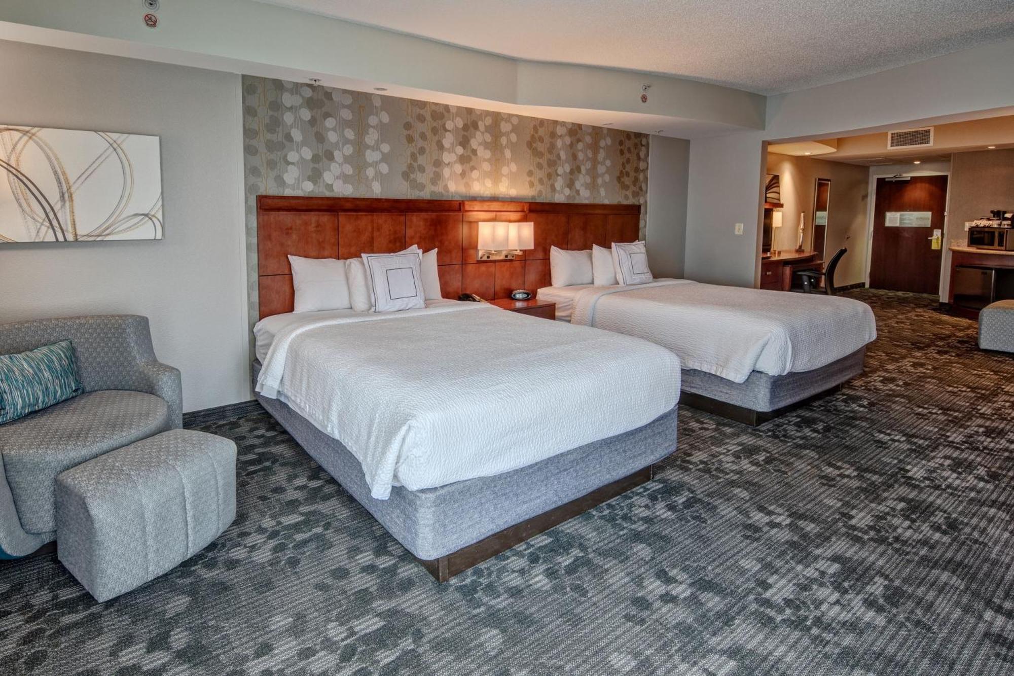 Courtyard Newport News Airport Hotel Exterior foto