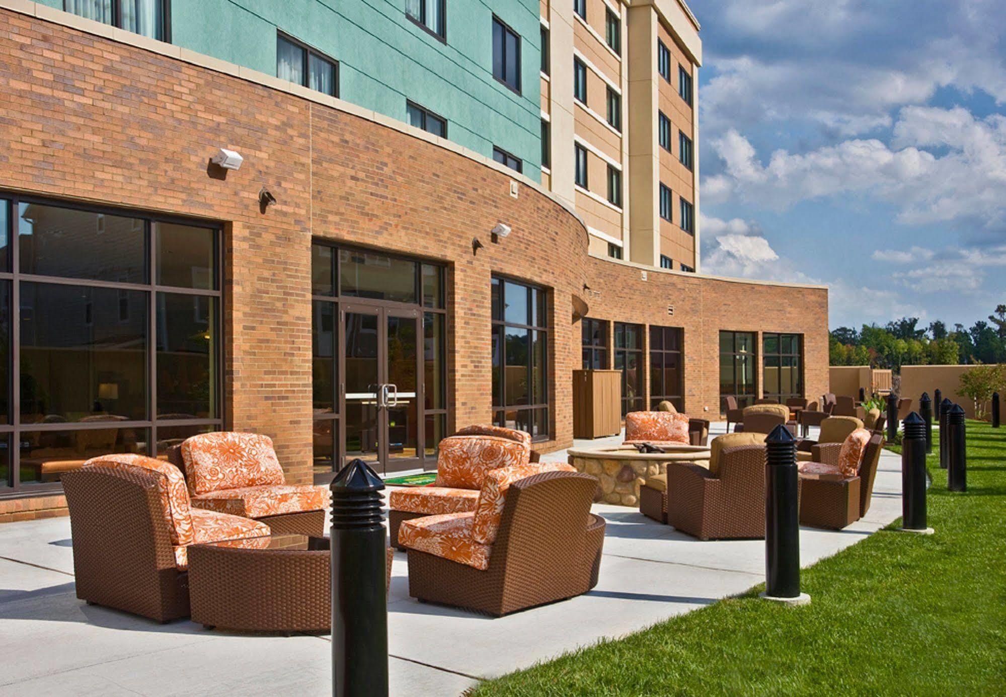 Courtyard Newport News Airport Hotel Exterior foto